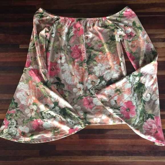 Floral Print Top w/ Bell Bottom Sleeves, Size Sm - Picture 4 of 5